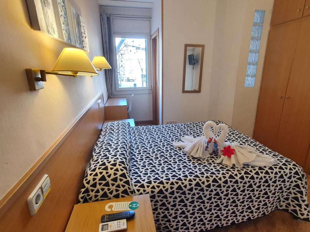 Hostal Rio De Castro Барселона Екстер'єр фото